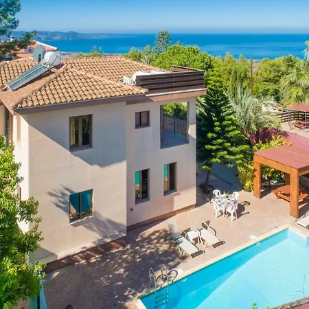 Villa Kinousa 2 *